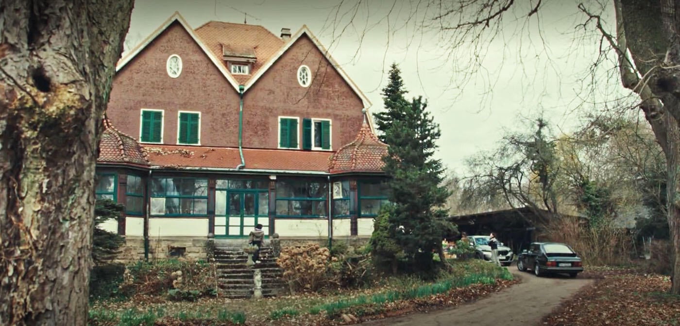 "Perfekt für alle Fans von Dark und Spuk in Hill House": Starke Geisterhaus-Mysteryserie ab heute kostenlos in der ARD Mediathek